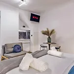 Arch 4 Luxury Living דירה
