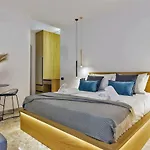 Arch 4 Luxury Living *