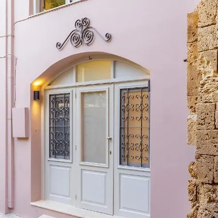 Arch 4 Luxury Living *