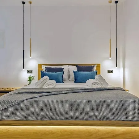 Arch 4 Luxury Living דירה *