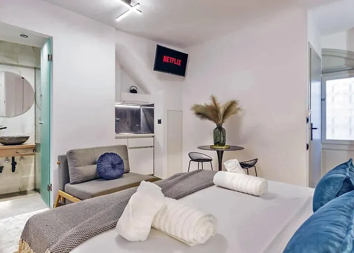 Arch 4 Luxury Living Apartment