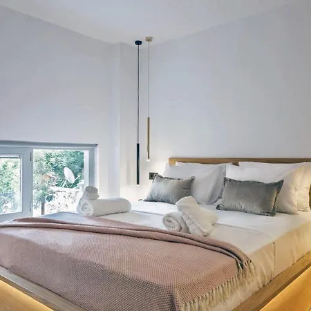 Arch 4 Luxury Living Apartment