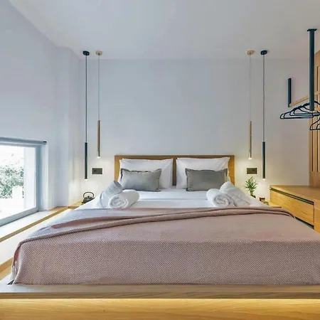 Arch 4 Luxury Living Apartment